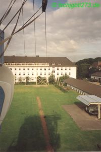 Sprungturm und Bell UH1D-Atrappe