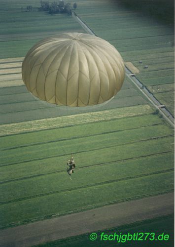 Fallschirmsprung aus Transportflugzeug C160 Transall