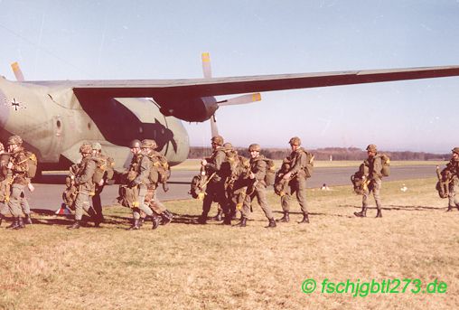 Fallschirmsprung aus Transportflugzeug C160 Transall