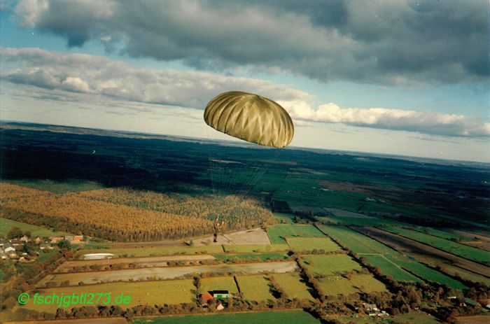 Fallschirmsprung aus Transportflugzeug C160 Transall