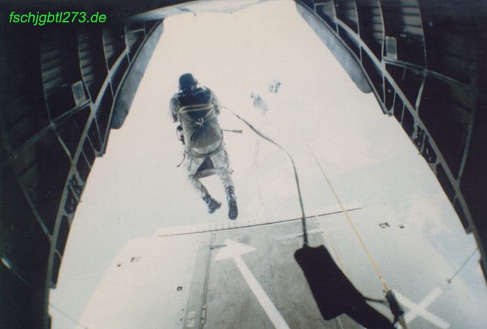 Fallschirmsprung aus Hubschrauber CH53
