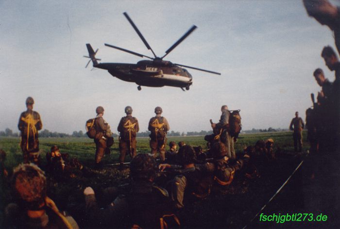 Fallschirmsprung aus Hubschrauber CH53
