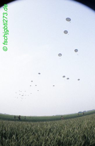 Fallschirmsprung aus Transportflugzeug C160 Transall