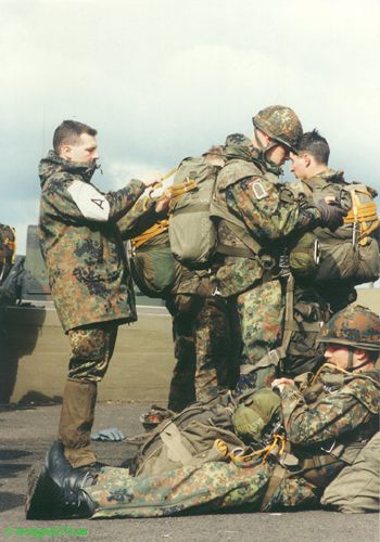 Fallschirmsprung aus Transportflugzeug C160 Transall