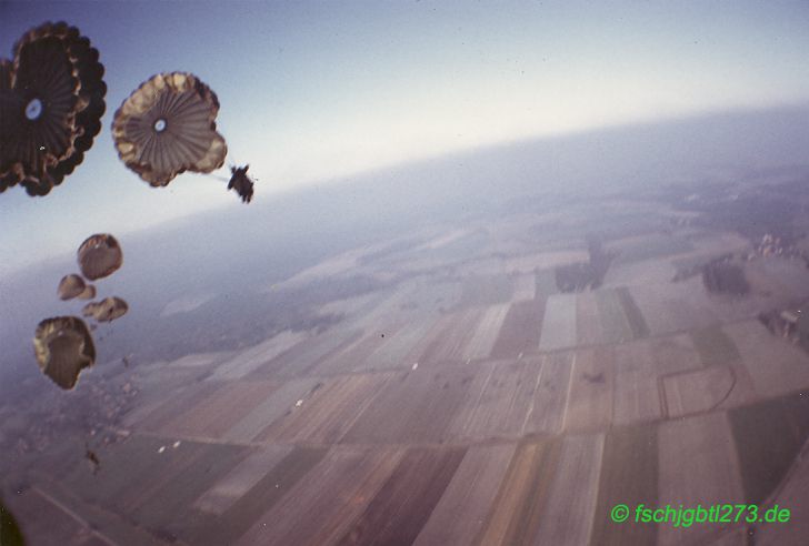Fallschirmsprung aus Transportflugzeug C160 Transall