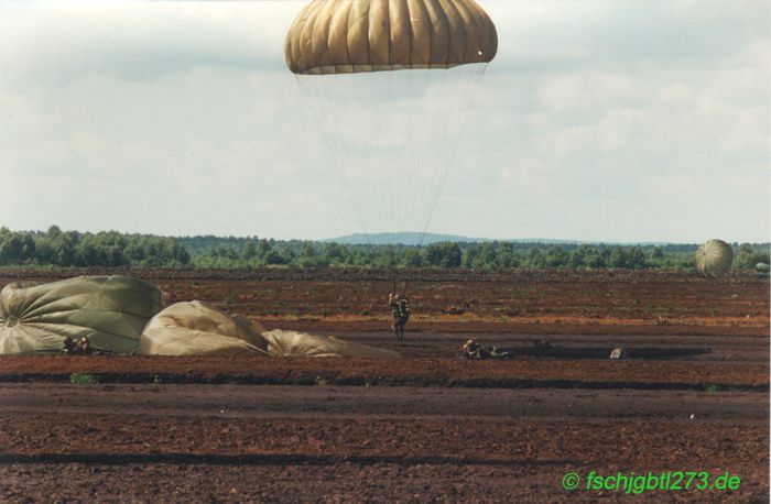 Fallschirmsprung aus Transportflugzeug C160 Transall
