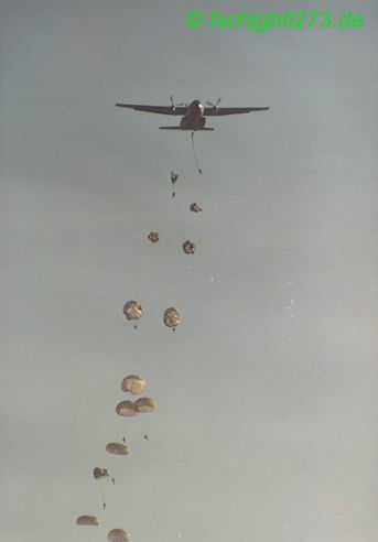 Fallschirmsprung aus Transportflugzeug C160 Transall