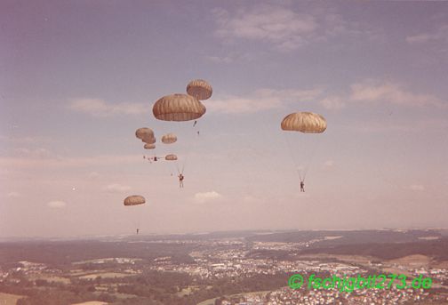 Fallschirmsprung aus Transportflugzeug C160 Transall